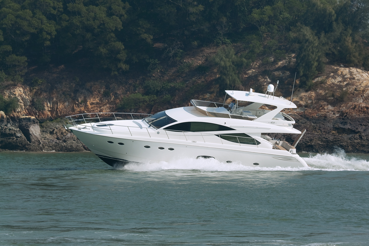 62.8 luxury power boat